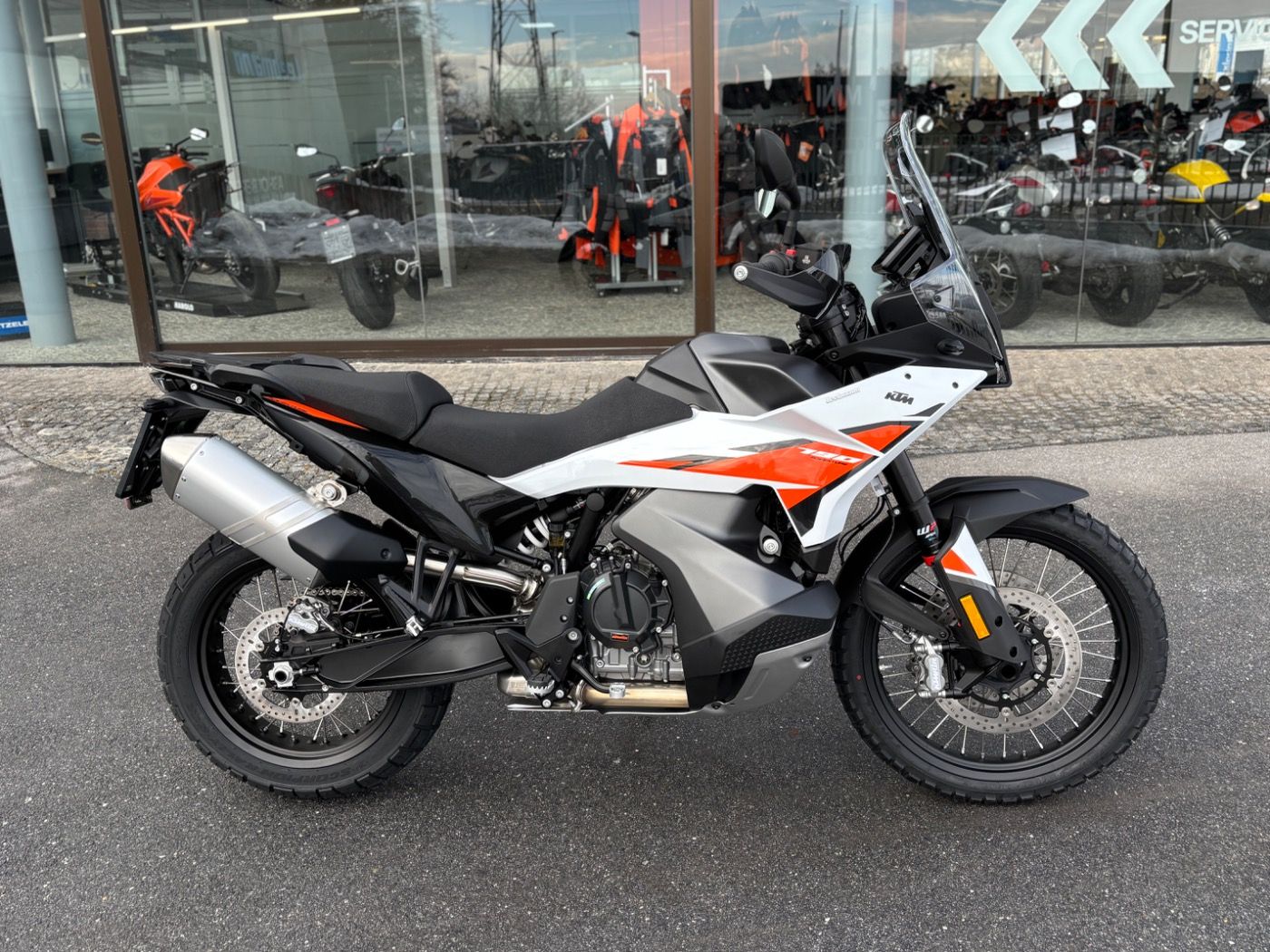 Fahrzeugabbildung KTM 790 Adventure 2026 Tech Pack inclusive beide Far