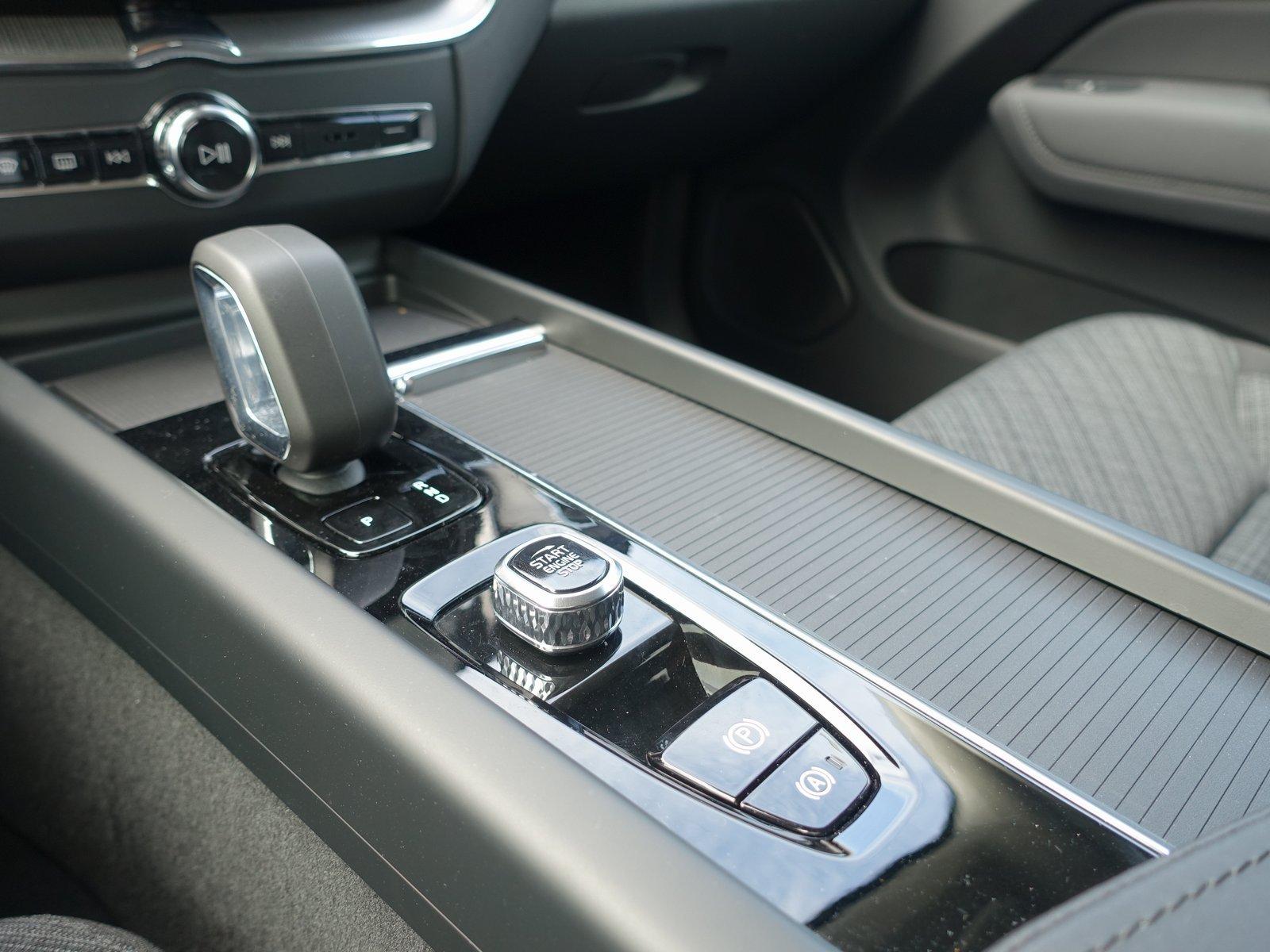 Volvo XC60 Core Facelift! T6 AWD Plug-in Hybrid/Kamera