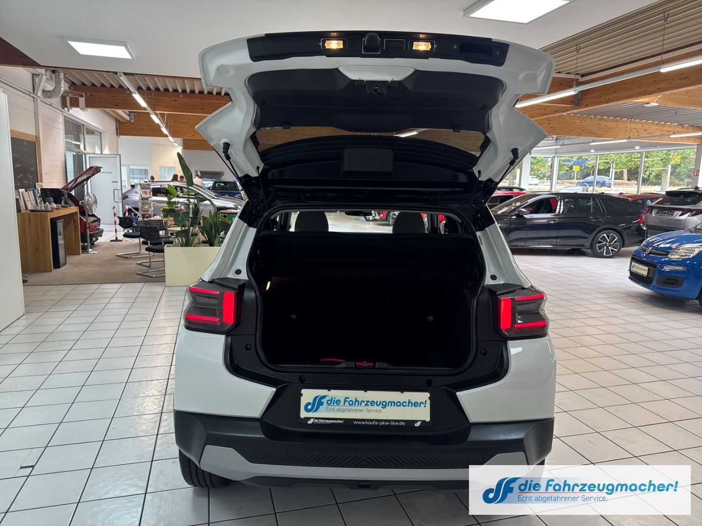 Fahrzeugabbildung Citroën C3 E 113 MAX HUD Navi Soundsystem LED Apple CarP
