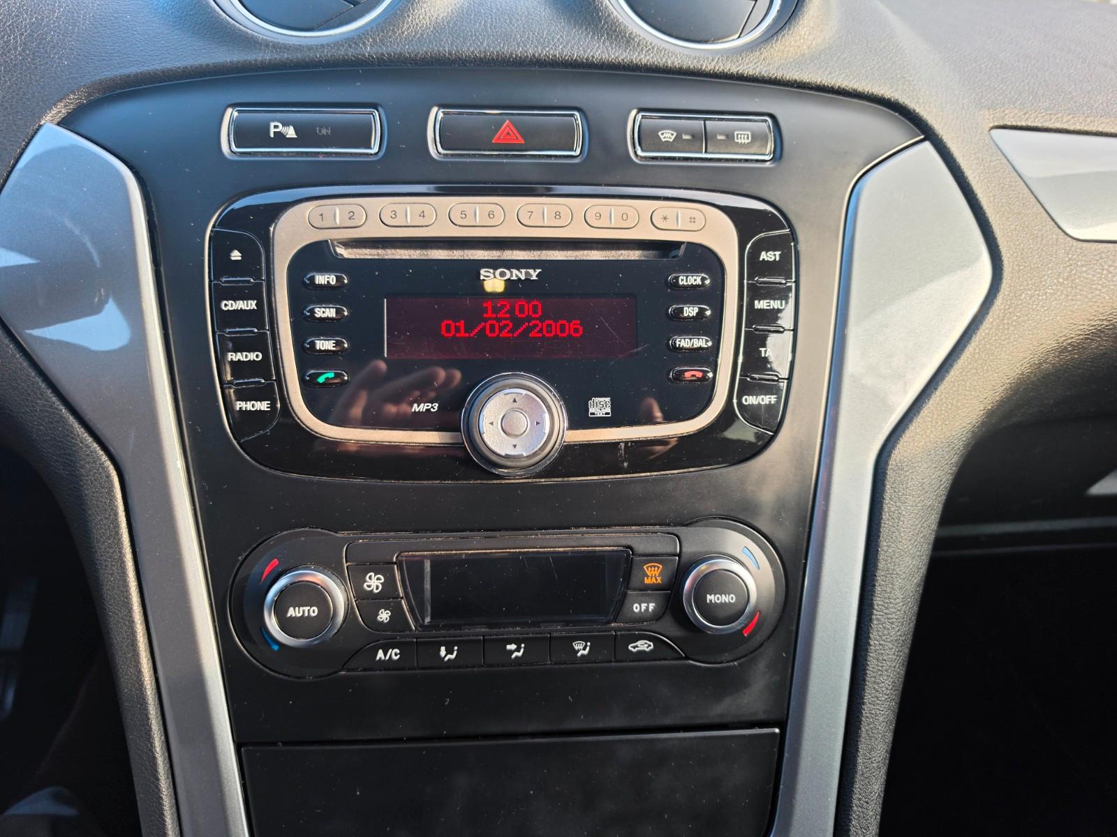Ford Mondeo 2011 — photo 15