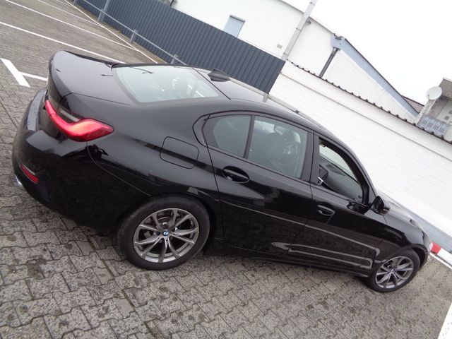 BMW 320d Aut.Sport L.Leder Live C.Park As.AHK Shadow