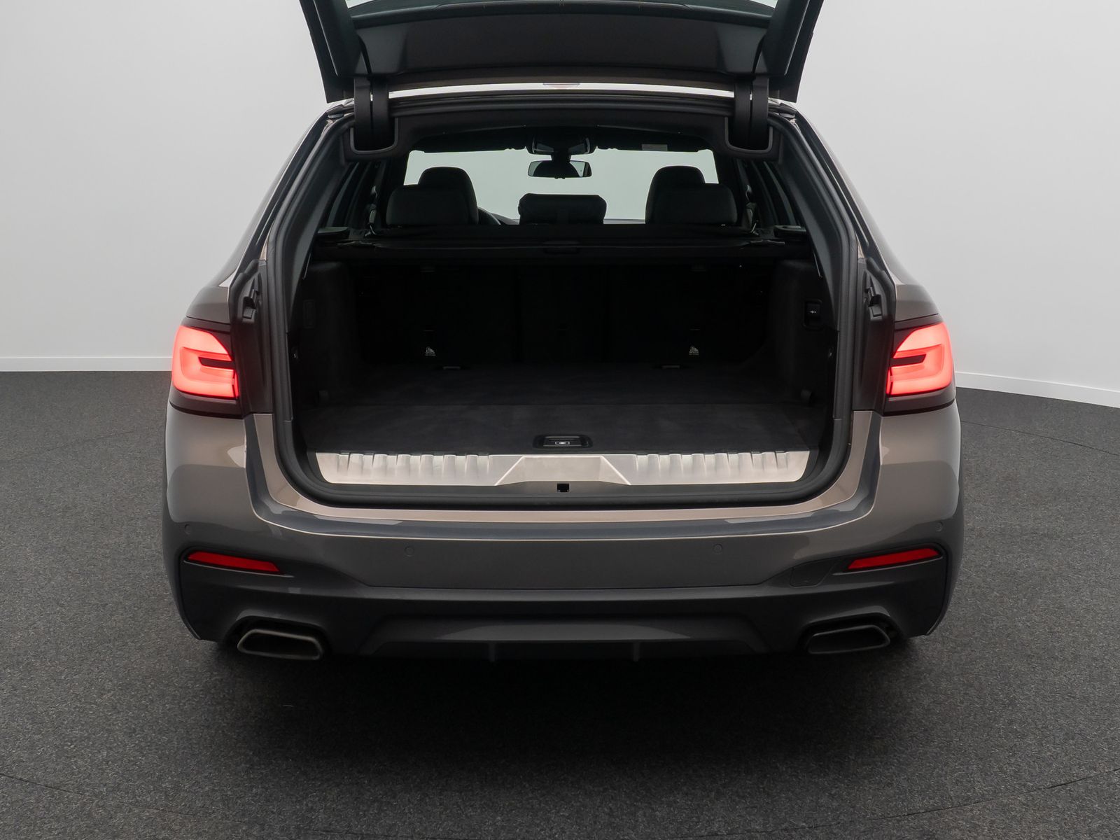 Fahrzeugabbildung BMW 530e xD M Sport H/K DAB HUD Individual 19Zoll