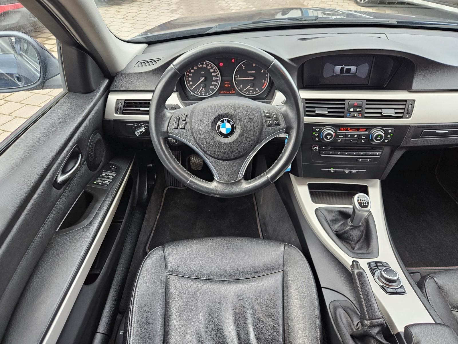 BMW 320 2011 — photo 11
