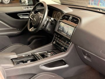 Jaguar F-Pace - 11