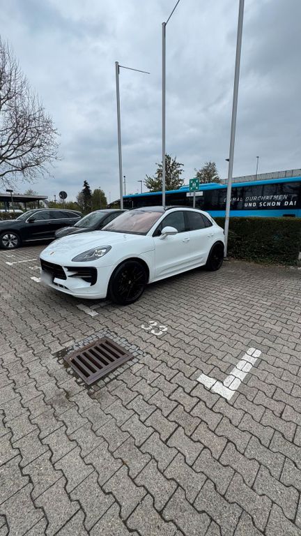 Image of Porsche Macan