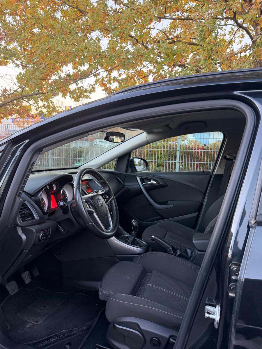 Opel Astra 2014 — photo 11