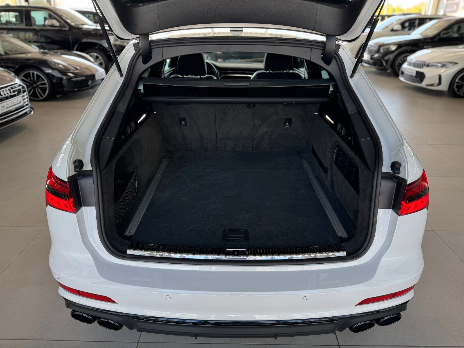 Fahrzeugabbildung Audi S6 Avant 3.0 TDI quattro "PANO Matrix-LED LM 20"