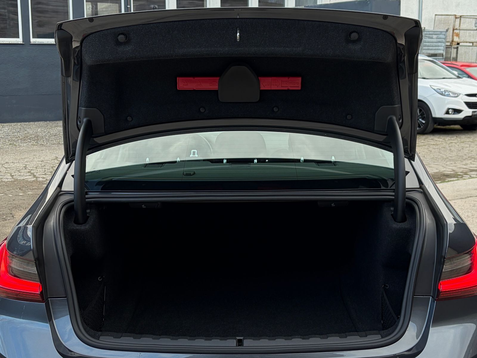 Fahrzeugabbildung BMW 320i Limo Sport Line 3Z-Klima Temp. LCProf. AHK