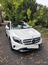 Mercedes-Benz GLA 180 - PANO Schiebedach, AHK, Xenon, Kamera