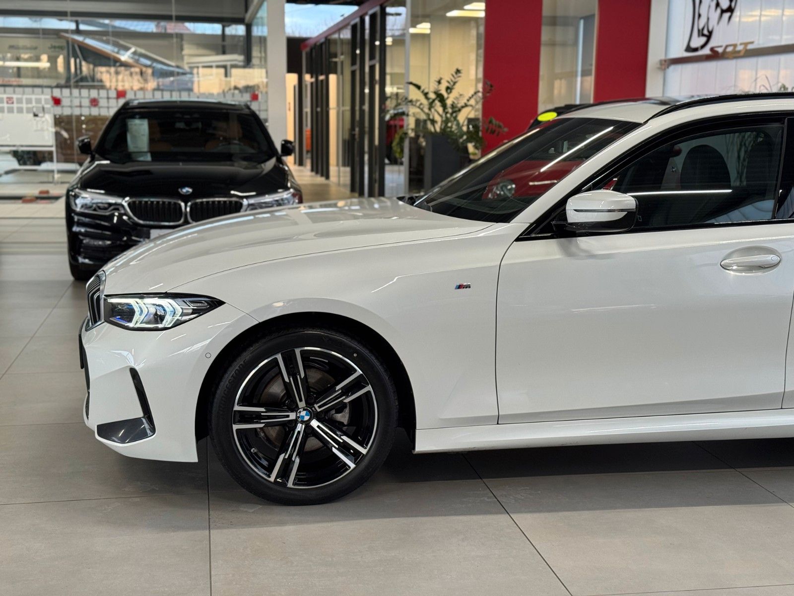 Fahrzeugabbildung BMW 320 d Touring xDrive MSport "Leder PANO Innov.P"