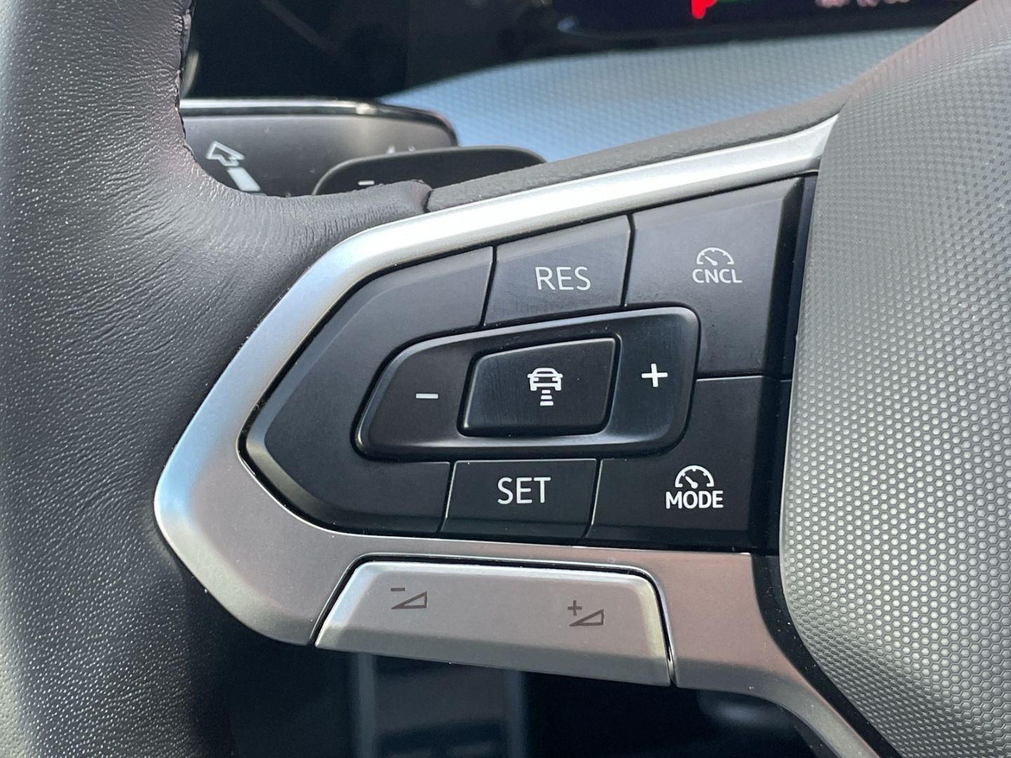 Golf VIII 1.5 eTSI DSG Energy AHK/ACC/Navi/LED P