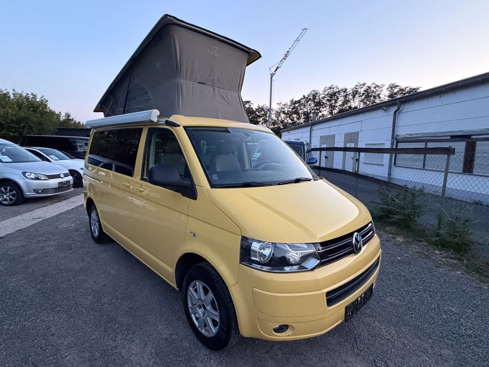 Volkswagen T5 California Beach 2.0 TDI 140 ch BVM / 1ère main / Toit relevable / Mini-cuisine / Chauffage auxiliaire