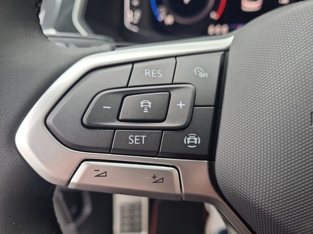 Fahrzeugabbildung Volkswagen Tiguan TDI Urban-Sport DSG 4M R-Line LED AHK Nav