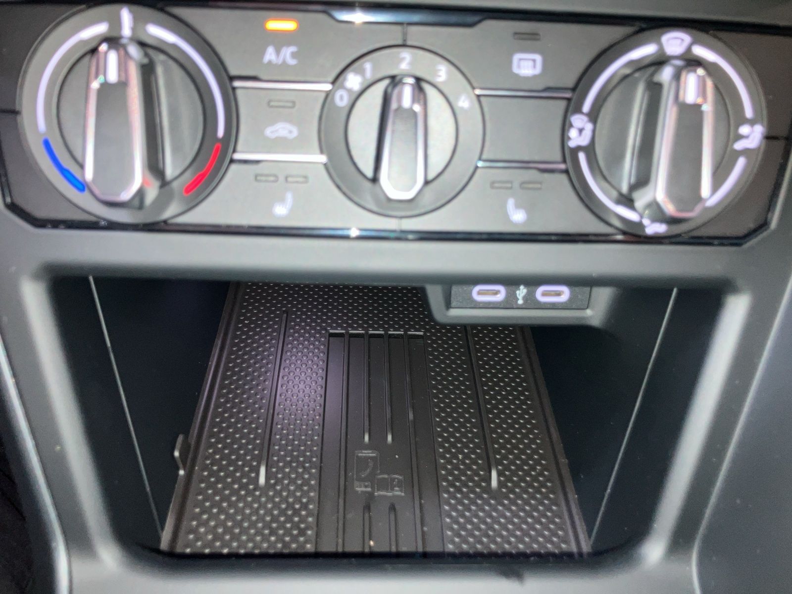 Fahrzeugabbildung Volkswagen Taigo R-Line Black-Style RearView