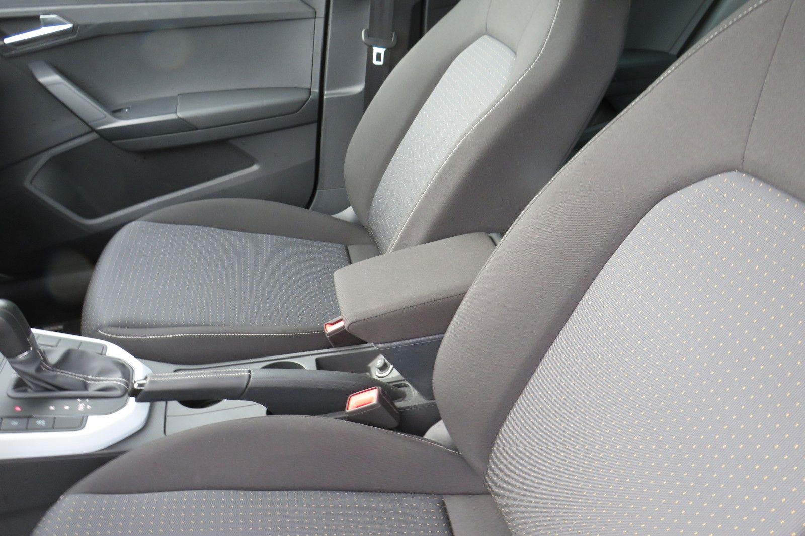 Fahrzeugabbildung SEAT Arona Style DSG LED NAVI DAB GRA PDC 1.HD