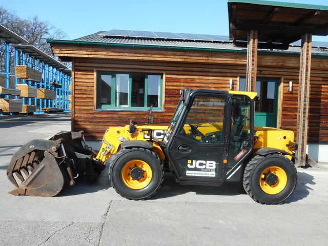 JCB 525-60 AGRIPLUS mit Schaufel u. Gabel