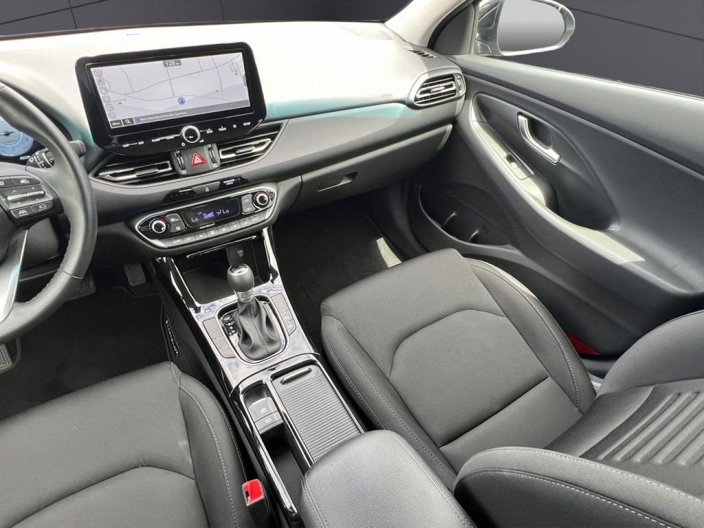 HYUNDAI i30 KLIMA,NAVI,TEMPOMAT,PDC,RFK,AUTOMATIK,BT HYUNDAI i30 KLIMA,NAVI,TEMPOMAT,PDC,RFK,AUTOMATIK,BT