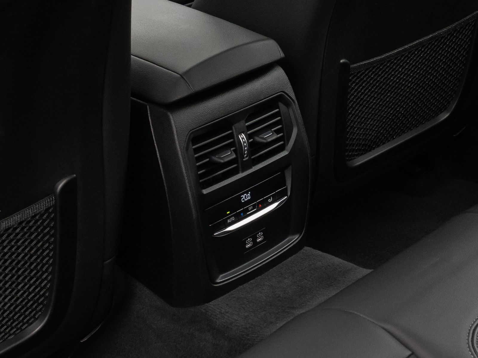 Fahrzeugabbildung BMW 330e Kamera DAB CockPitPr DrivAssis Alarm Sport