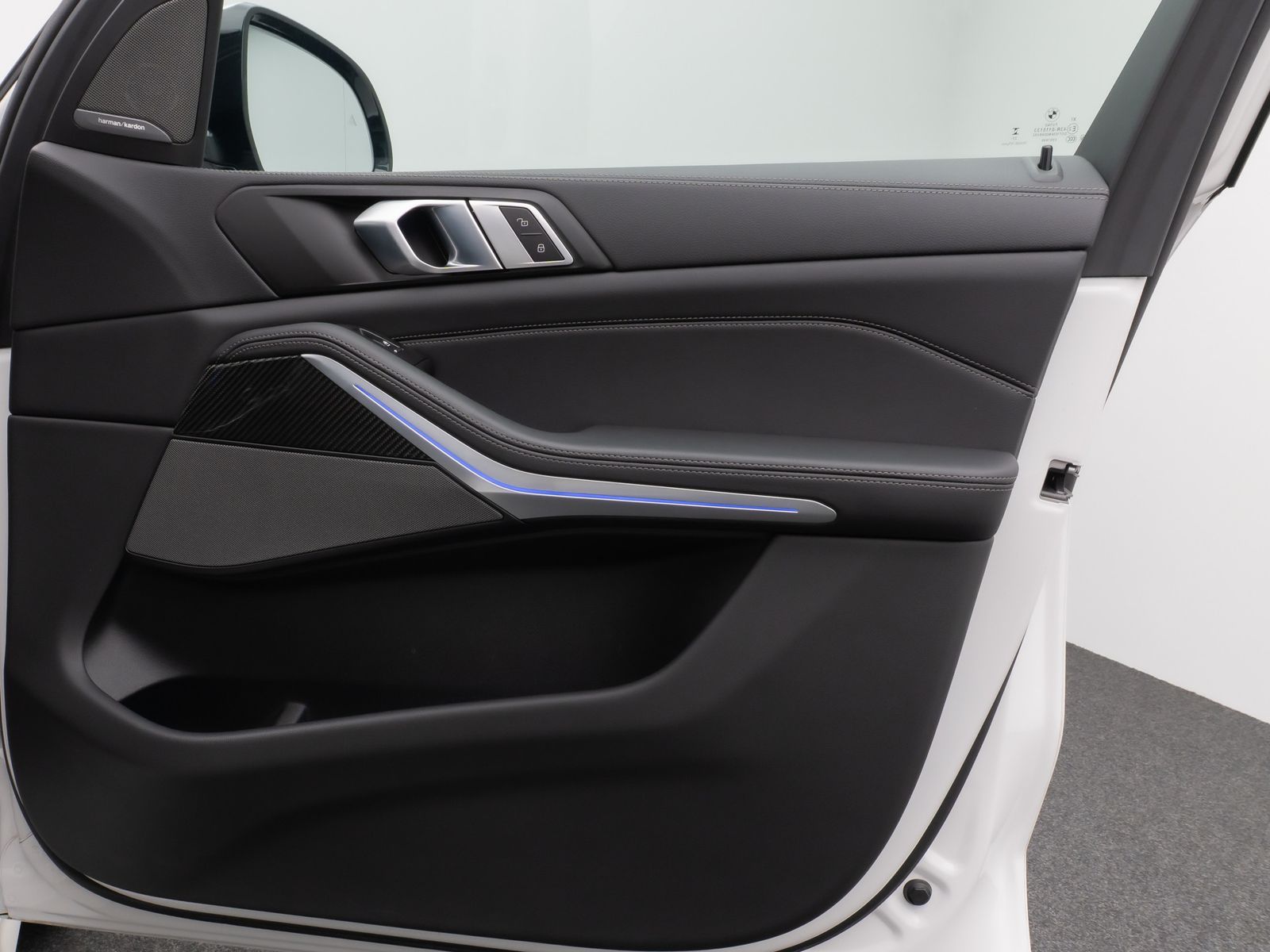 Fahrzeugabbildung BMW X5 M50i H/K DAB Laser 360°Alarm Belüftung 22Zoll