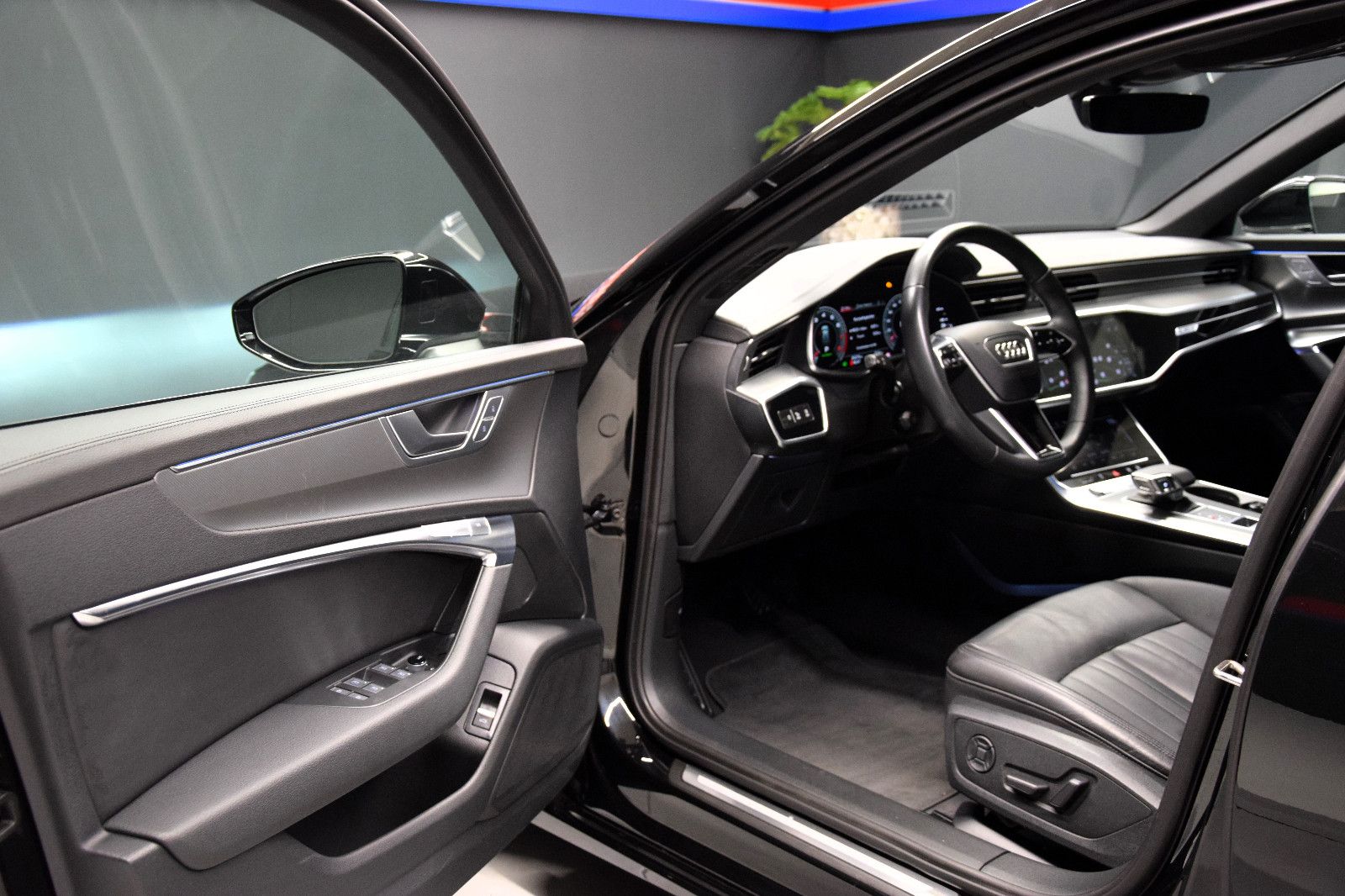 Fahrzeugabbildung Audi A6 Avant 45 TFSI quattro Kamera Pano ACC Leder
