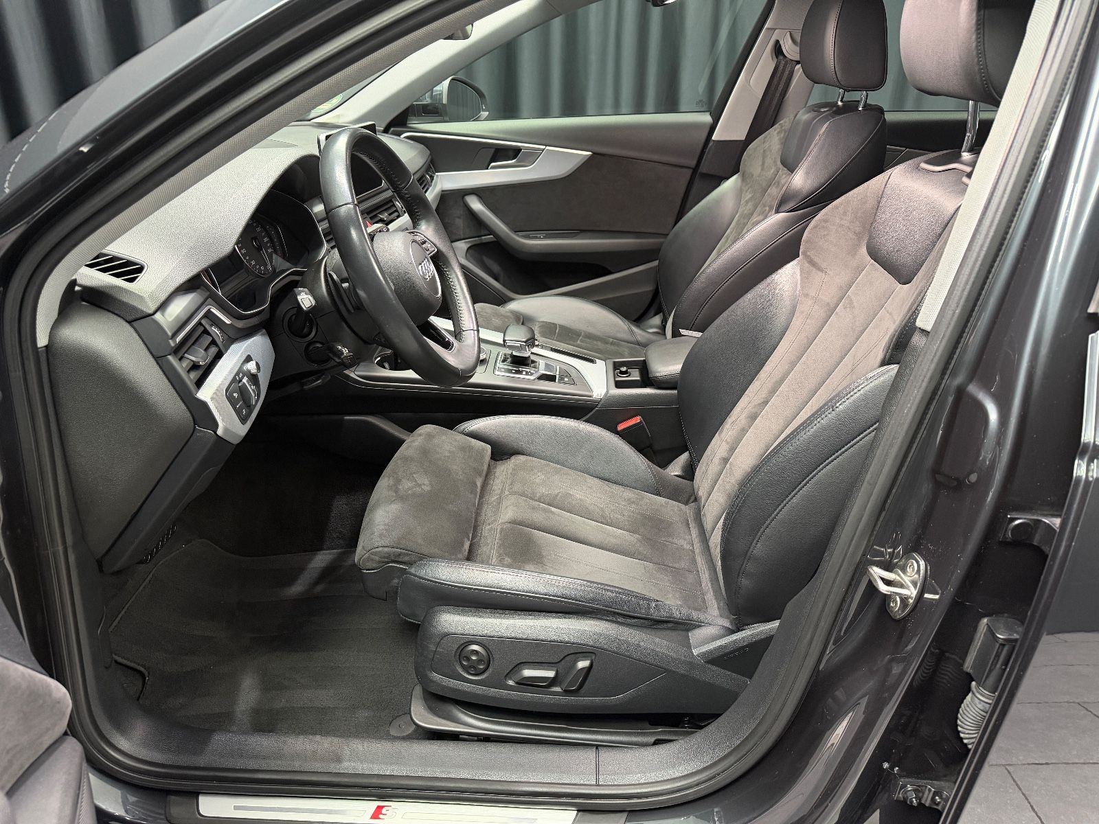 Fahrzeugabbildung Audi A4 Avant g-tron sport|S-LINE|S-TRONIC|HEAD-UP|
