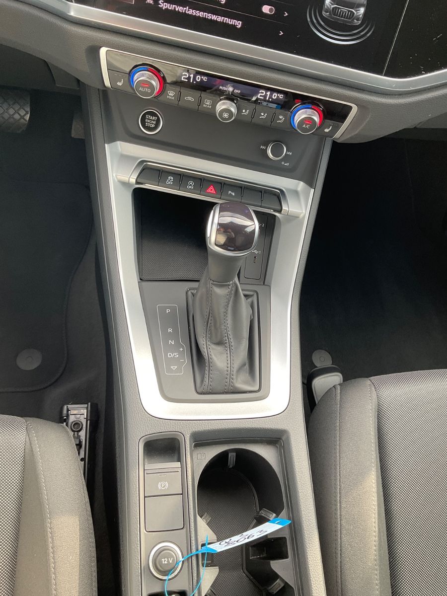 Fahrzeugabbildung Audi Q3 35 TDI S tronic,AHK,Kamera,GJR,LED