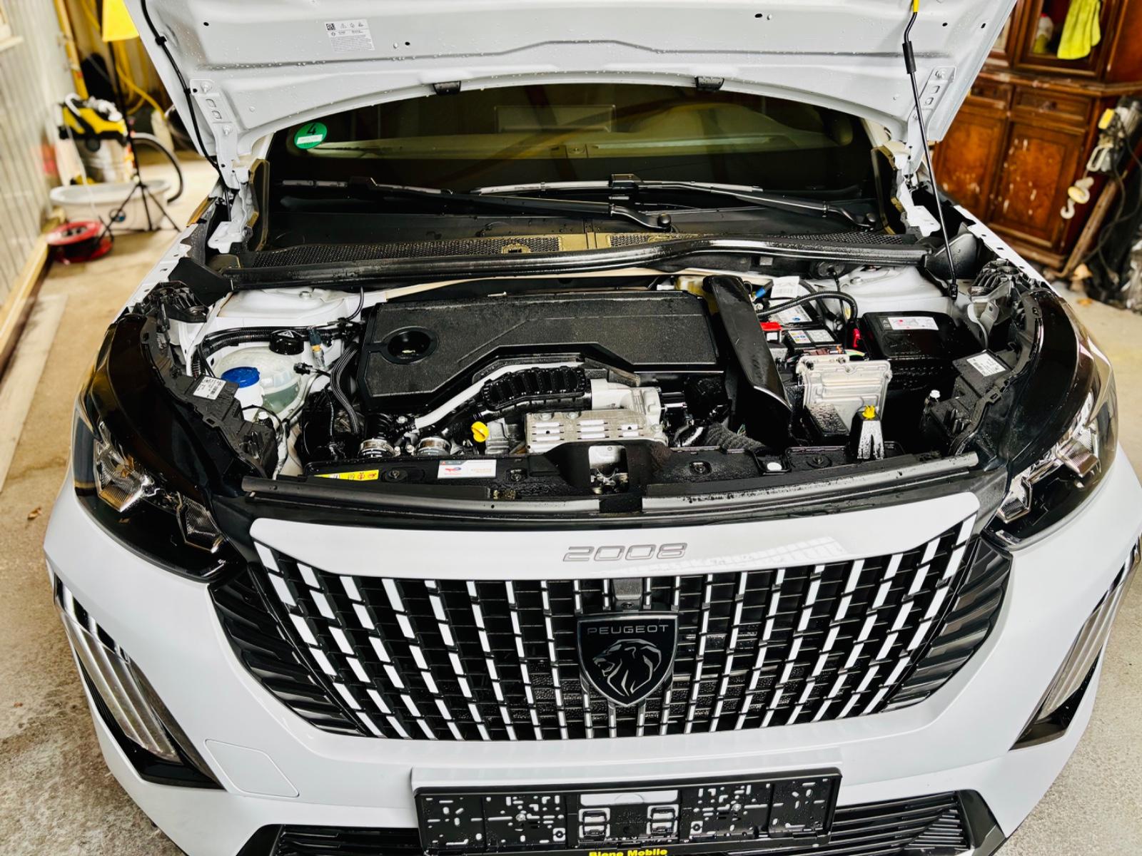 Peugeot 2008 Hybrid 136 Allure Anhängerkupplung/8300Km!