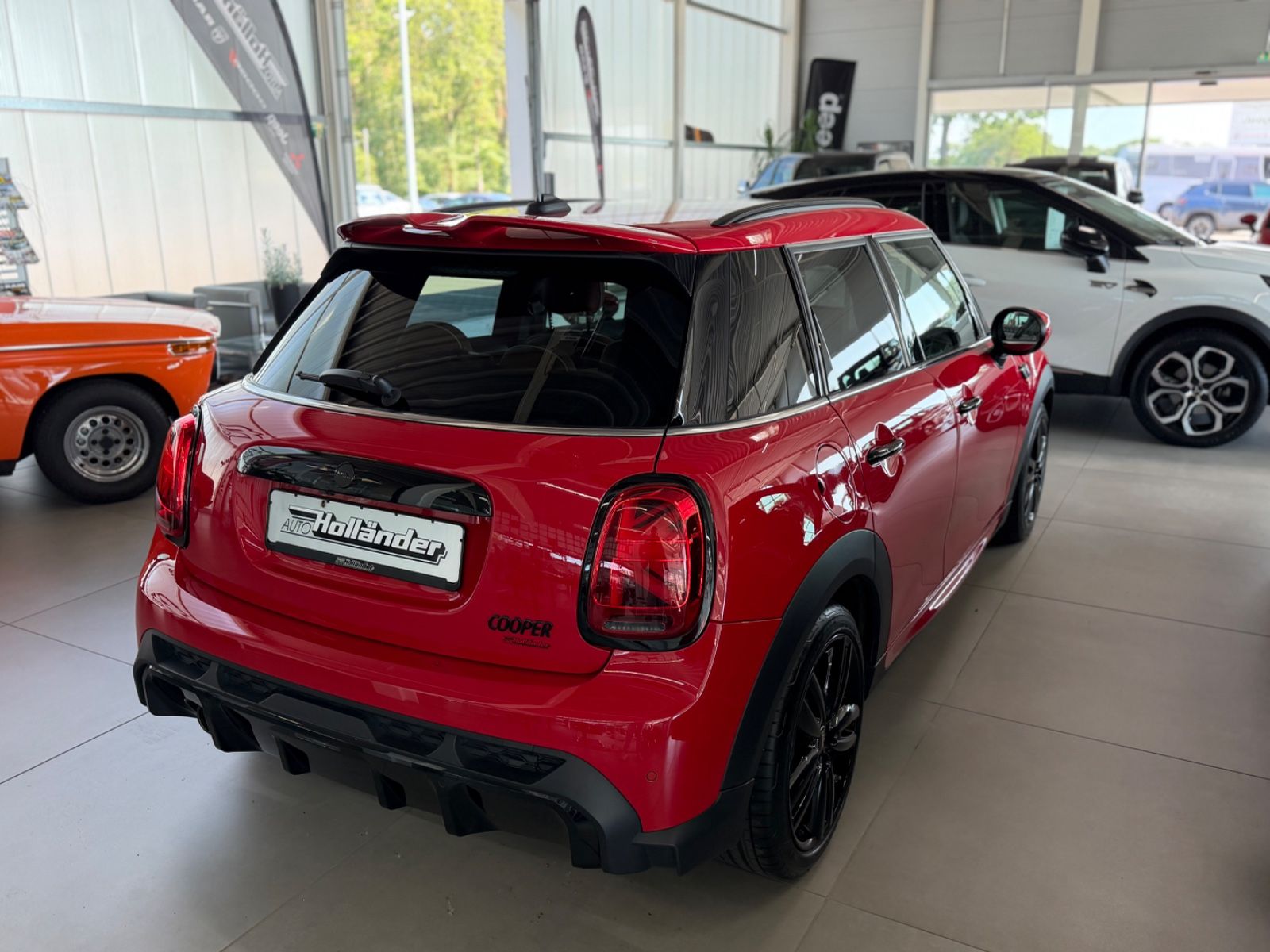 Fahrzeugabbildung MINI COOPER 1.5 5-trg.  John Cooper Works Trim