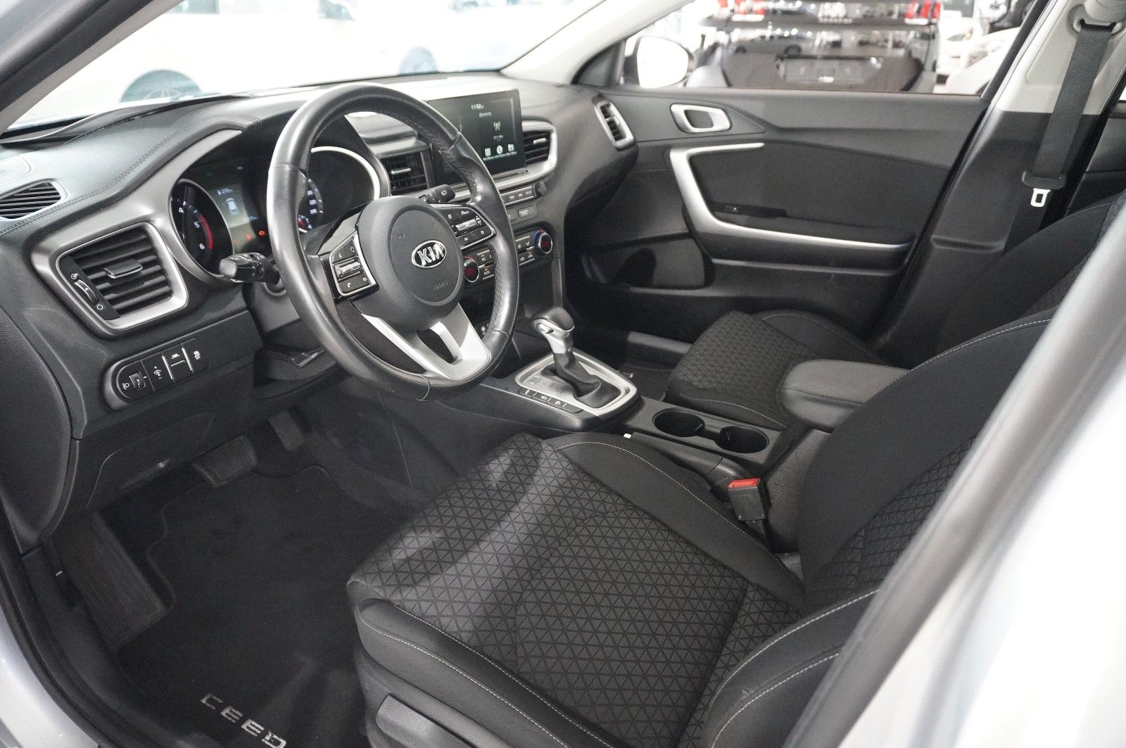 Fahrzeugabbildung Kia cee'd SW 1.6 CRDI 7-DCT DYNAMIC NAVI/LED/KAMERA