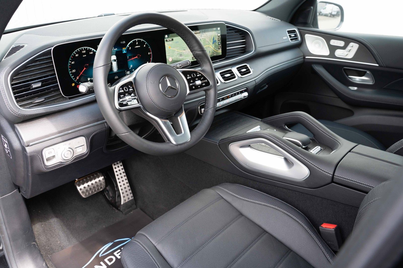 Fahrzeugabbildung Mercedes-Benz GLS 400d AMG 360° PANO BURM SOFT 7SIT MEMOR NEW+