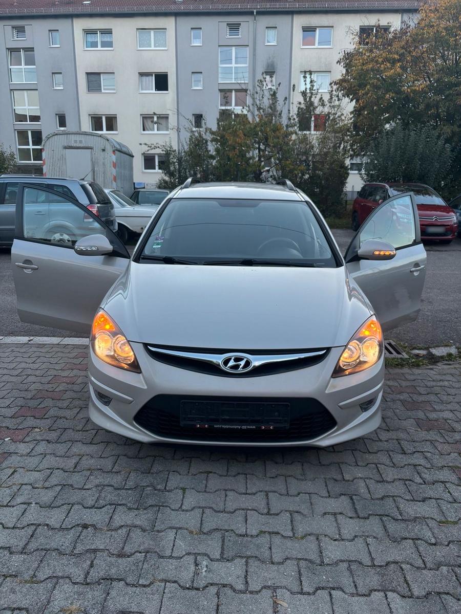Hyundai i30 2010 — вигляд ззаду