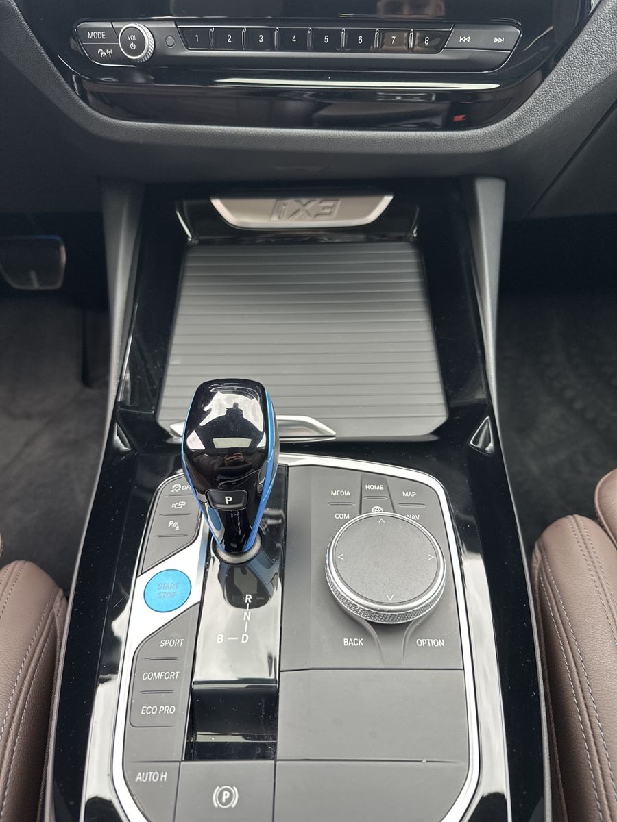 Fahrzeugabbildung BMW iX3 Impressive NAV+LASER+ACC+KAMERA+PANO+HUD+AHK