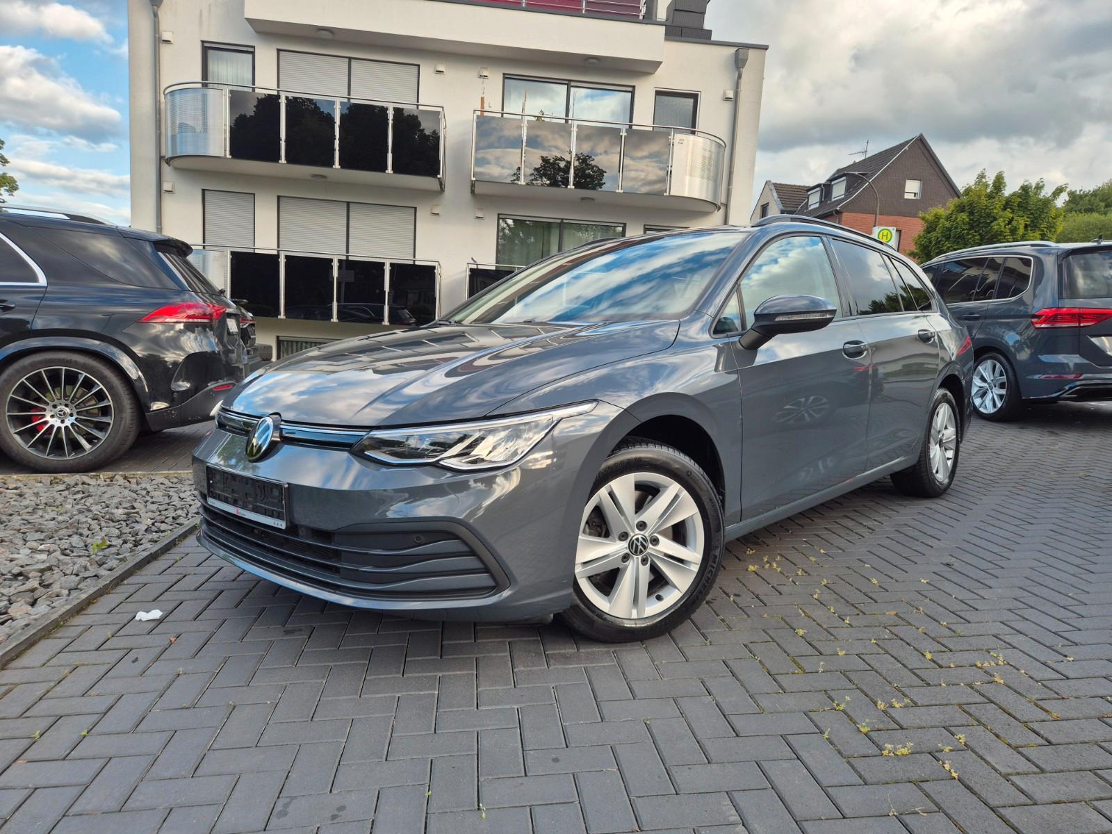 Volkswagen Golf VIII Variant Life LED DSG AHK