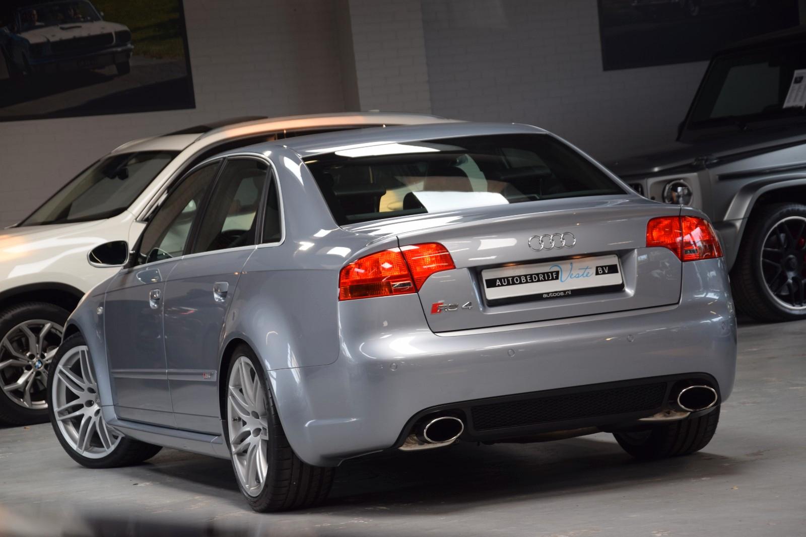 Audi RS4 RS 4 Lim. 4.2 FSI quattro V8 2-hand EU-Auto