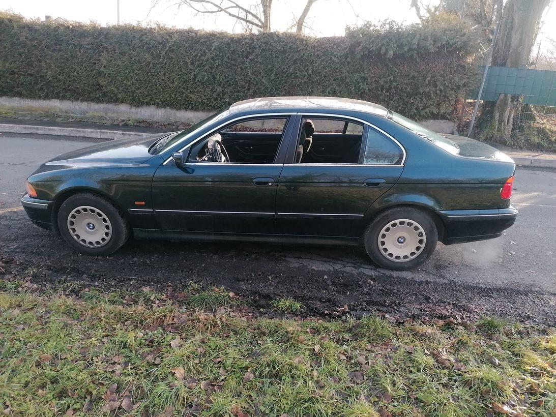 BMW 520.Klimatr+SD.Alus..AHK.1RentnerHand.1A.TÜneu