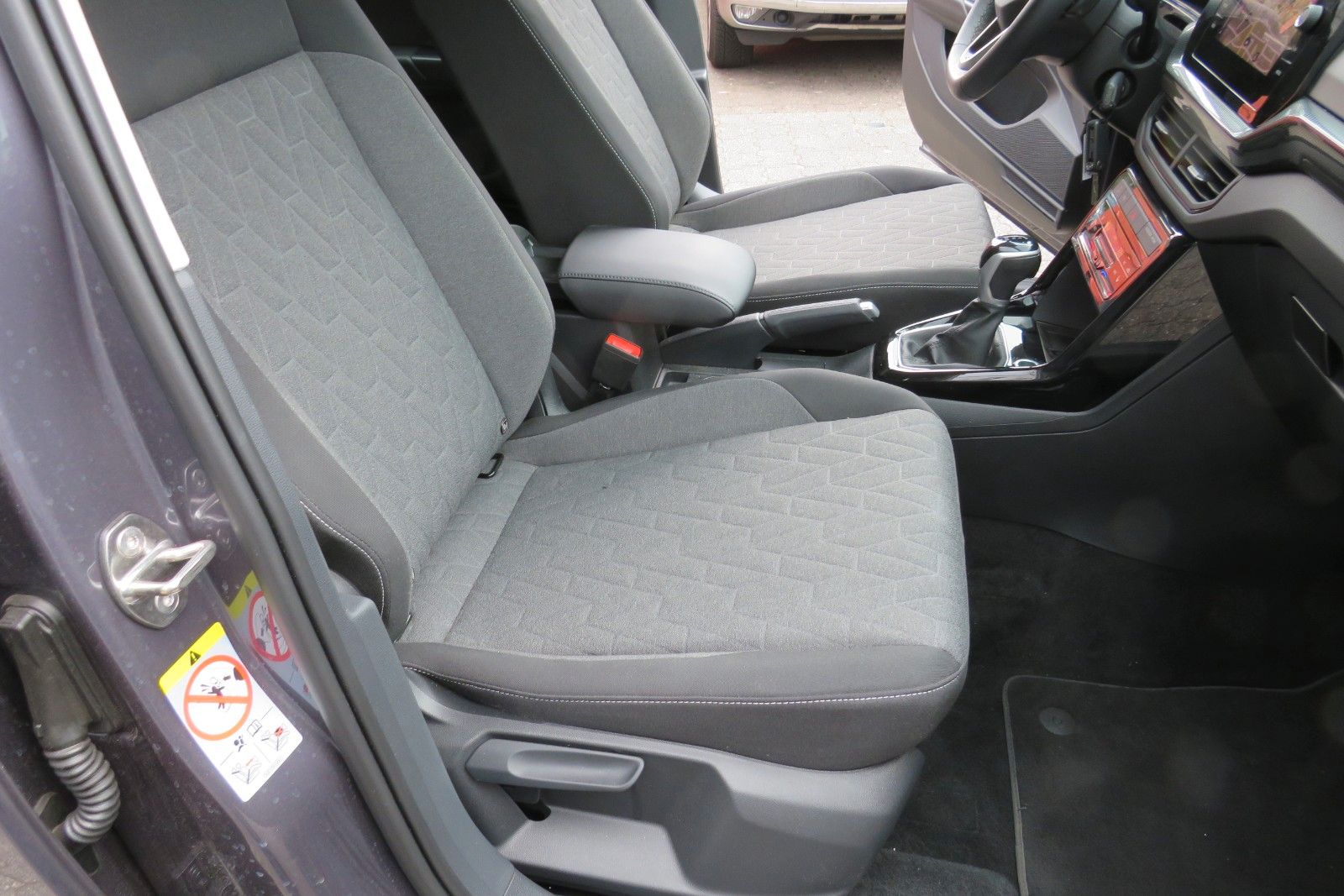 Fahrzeugabbildung Volkswagen T-Cross DSG ACC KAMERA NAVI SITZH LED APP GJ 1.H