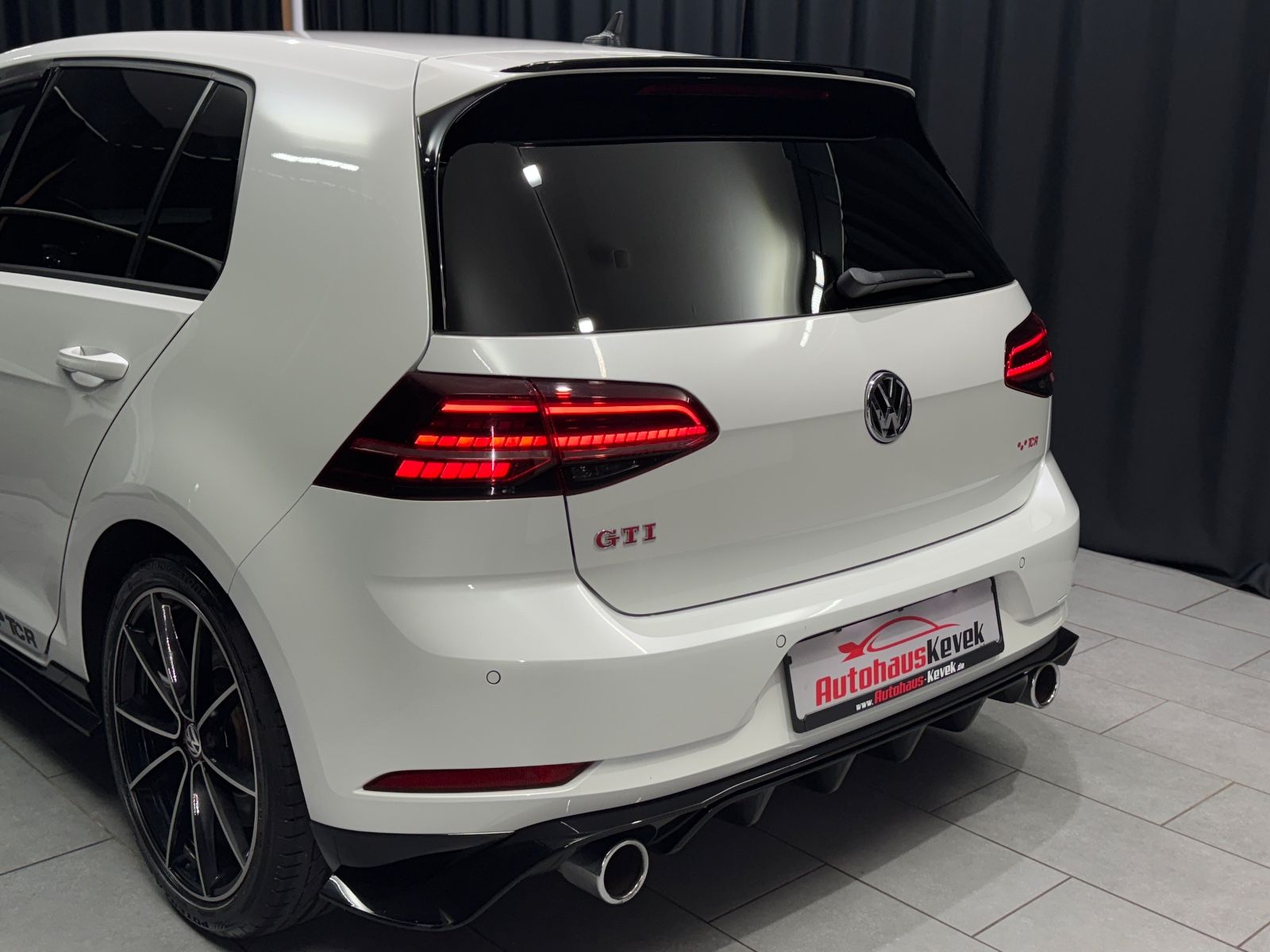 Fahrzeugabbildung Volkswagen Golf VII Lim. GTI TCR|DSG|NAVI|KAMERA|ACC|