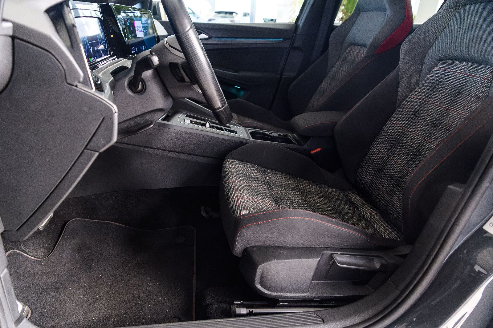 Fahrzeugabbildung Volkswagen Golf VIII GTI +Matrix +Panorama +LED +ACC