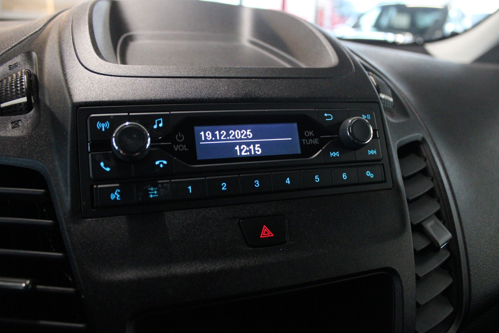 Fahrzeugabbildung Ford Transit Connect Kasten 3-Sitzer + Dachträger uvm