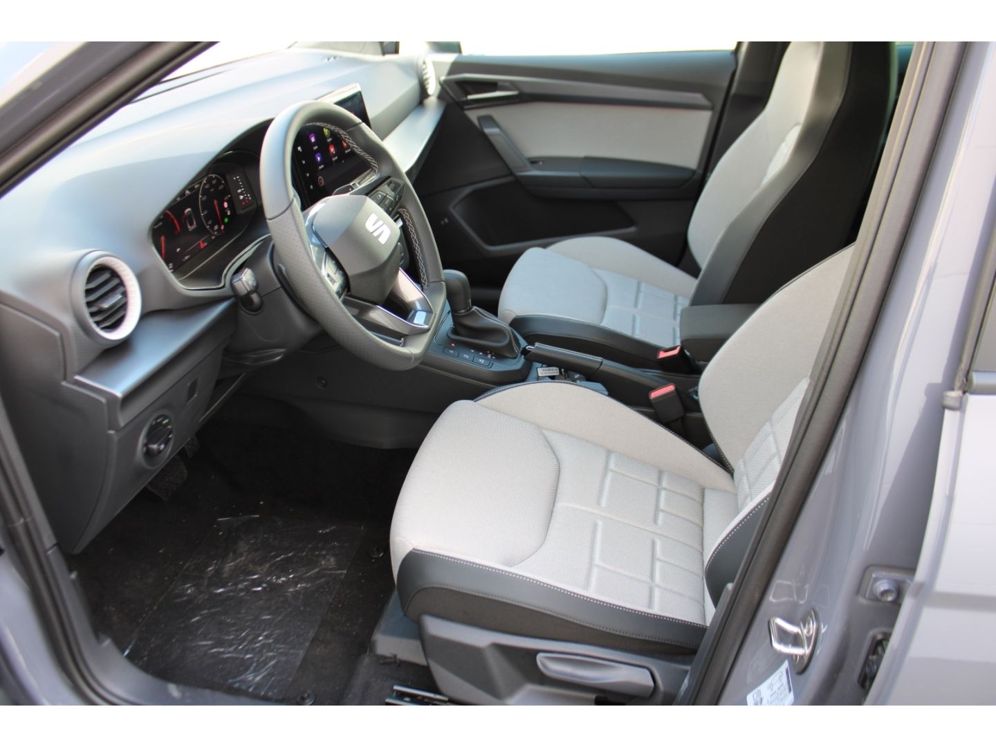 Fahrzeugabbildung SEAT Arona 1.5 TSI 110 kW FR DSG 10J Gar. ACC LED AHK