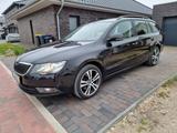 Skoda Superb TÜV NEU 1.HAND Checkheft digital - Skoda Superb aus 2014 mit Benzin-Antrieb: Kombi