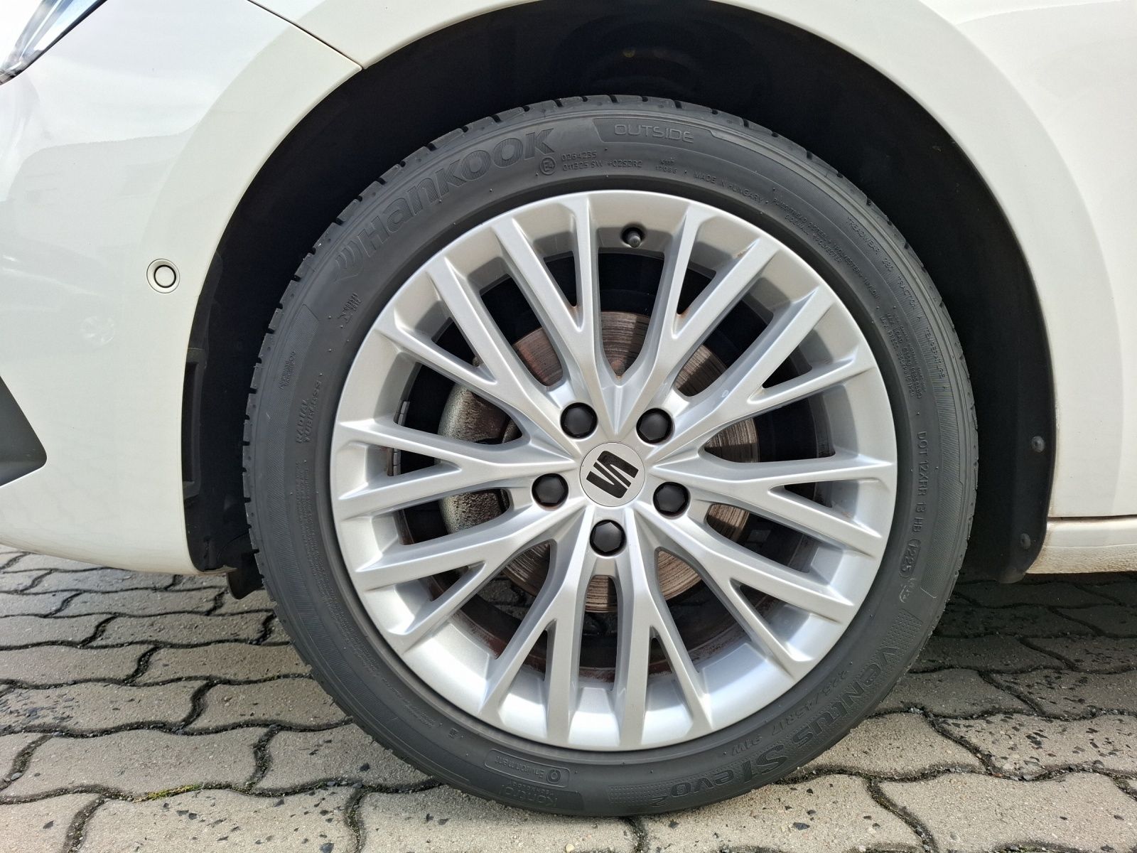 Fahrzeugabbildung SEAT Leon ST eTSI Xcellence DSG LED Navi GRA Park-Ass