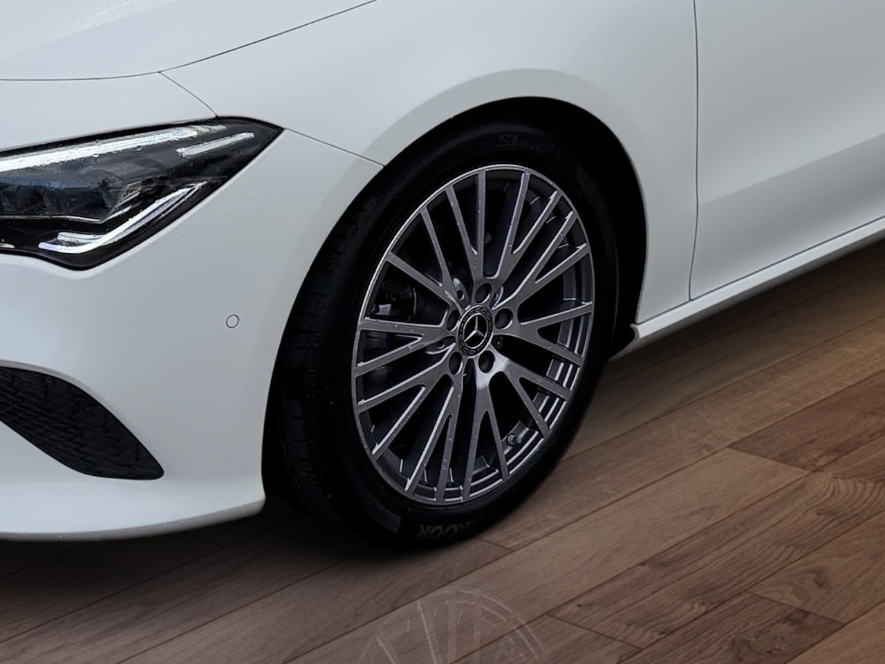 Fahrzeugabbildung Mercedes-Benz CLA 180 SB AHK+MULTIB+STNDHZ+PANO+AMBIENTE+KAMER