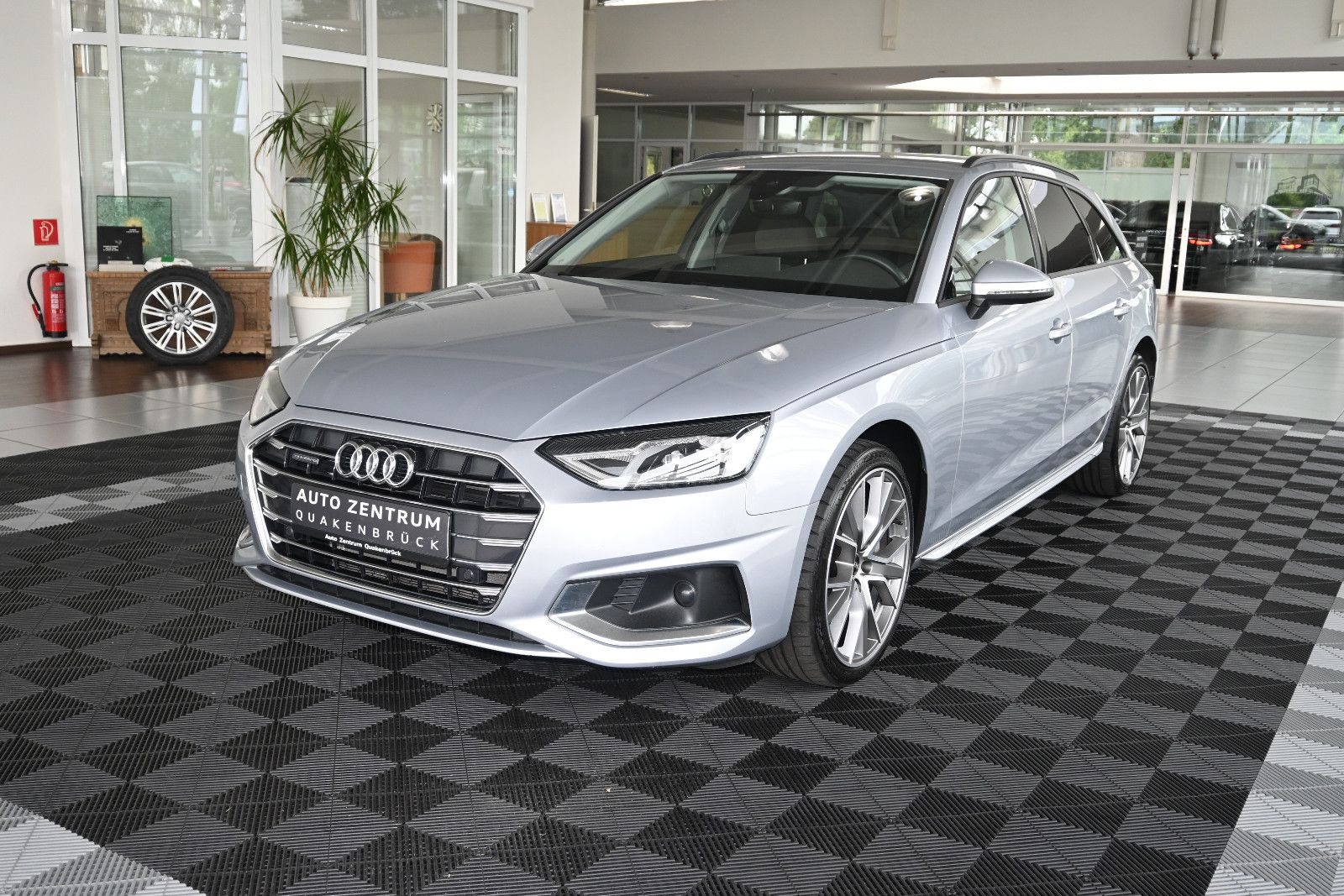 Audi A4 Av 40 TDI qu advanced Navi Sportsitze PDC 19" imagem 3