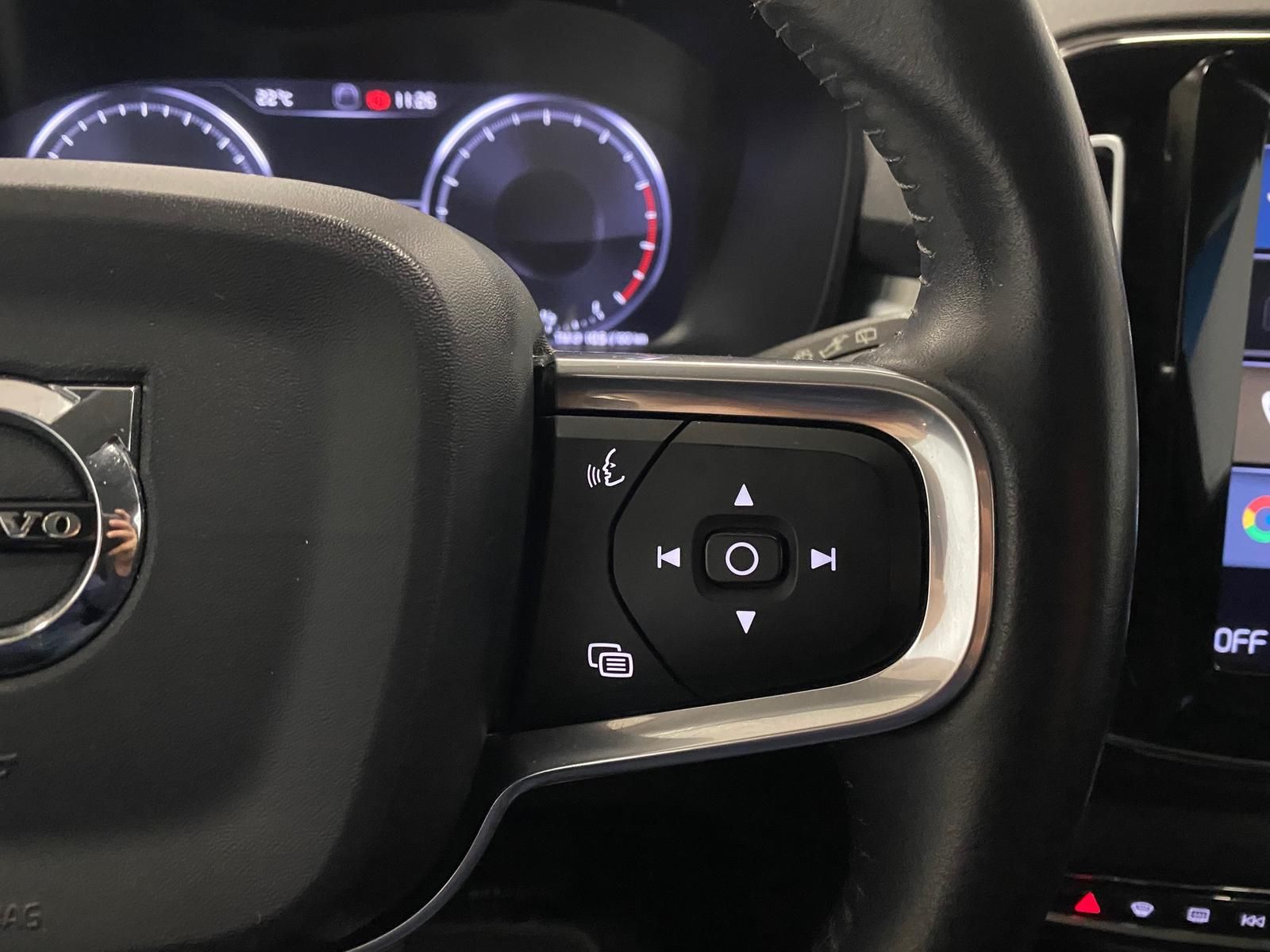 Fahrzeugabbildung Volvo XC40 KLIMA+RFK+PDC+NAVI+SITZHEIZ+4x4+AHK+ALU+LED