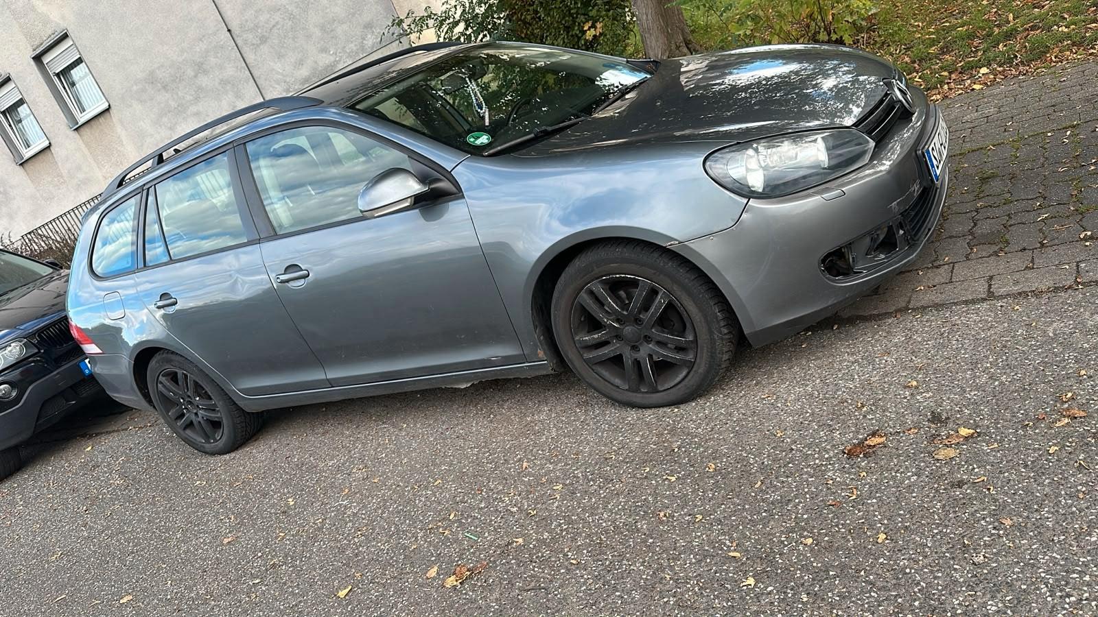 Volkswagen Golf 2011 — rear view