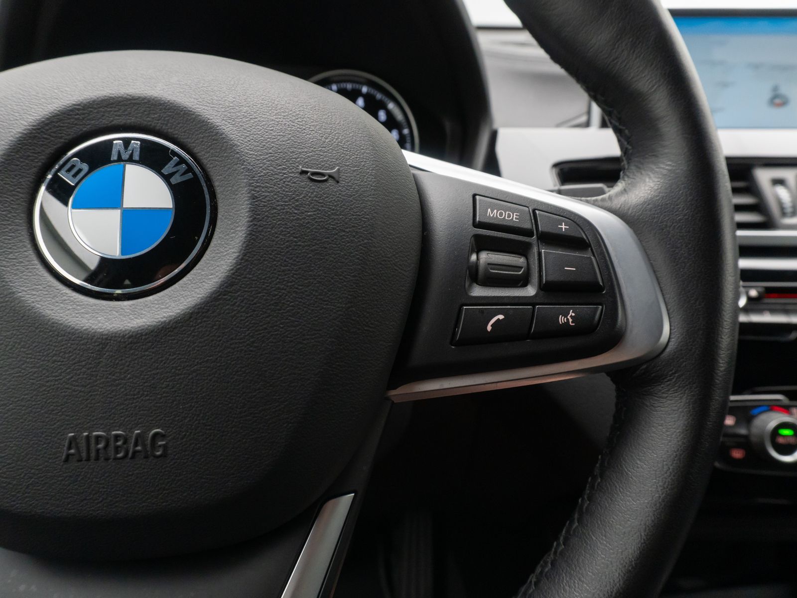 Fahrzeugabbildung BMW X2 sD18i  Kamera DAB AHK Navi HiFi Sportsitz 18"