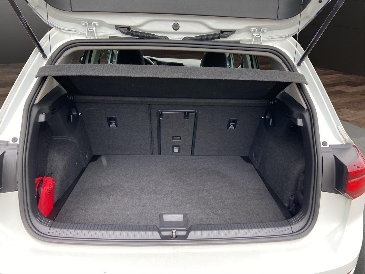 Golf VIII 1.5 TSI 6-Gang Matrix-LED StHz Panoram