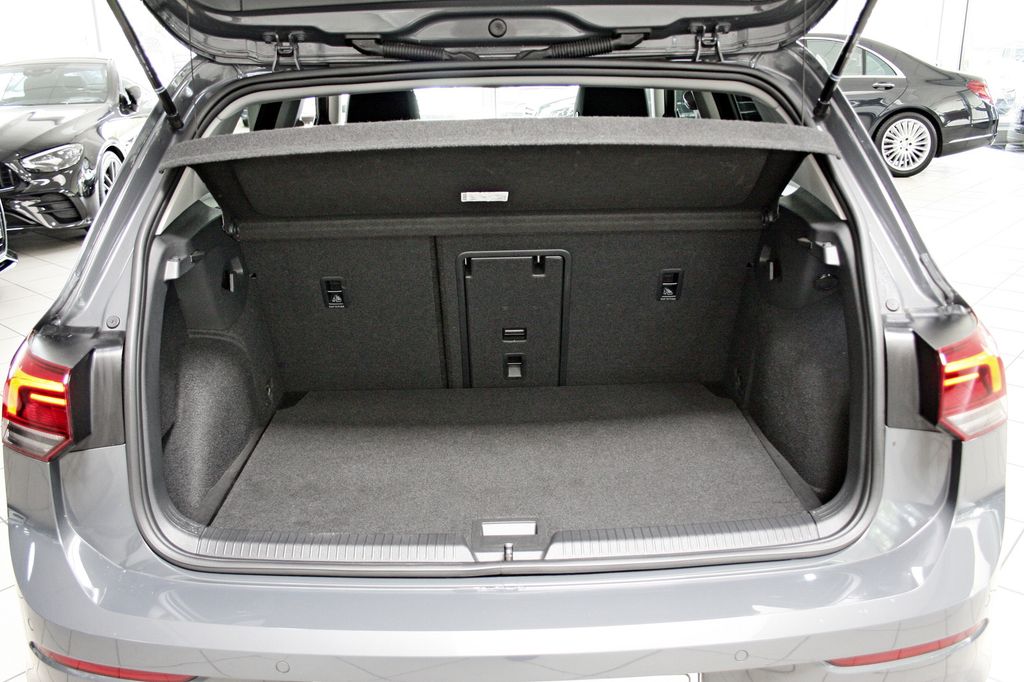 Volkswagen Golf VIII 1.0 TSI DSG Life NAVI LED ACC SITZHZG