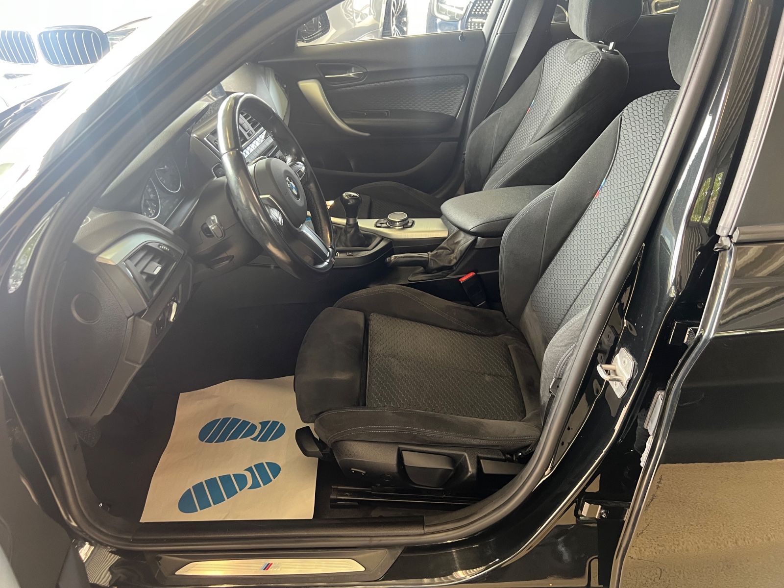 Fahrzeugabbildung BMW 120 i M Sport Paket * NAVI * SITZHEIZUNG *